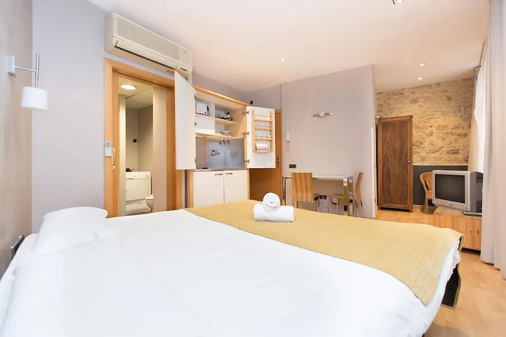 Ainb Born Tiradors Apartments