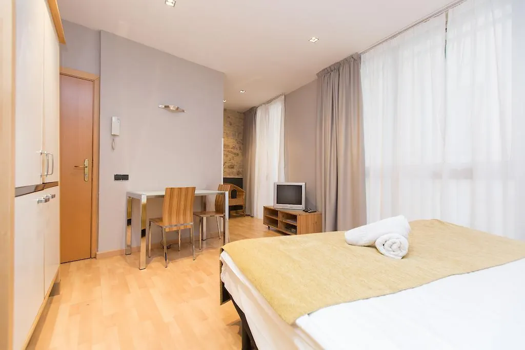 Ainb Born Tiradors Apartments