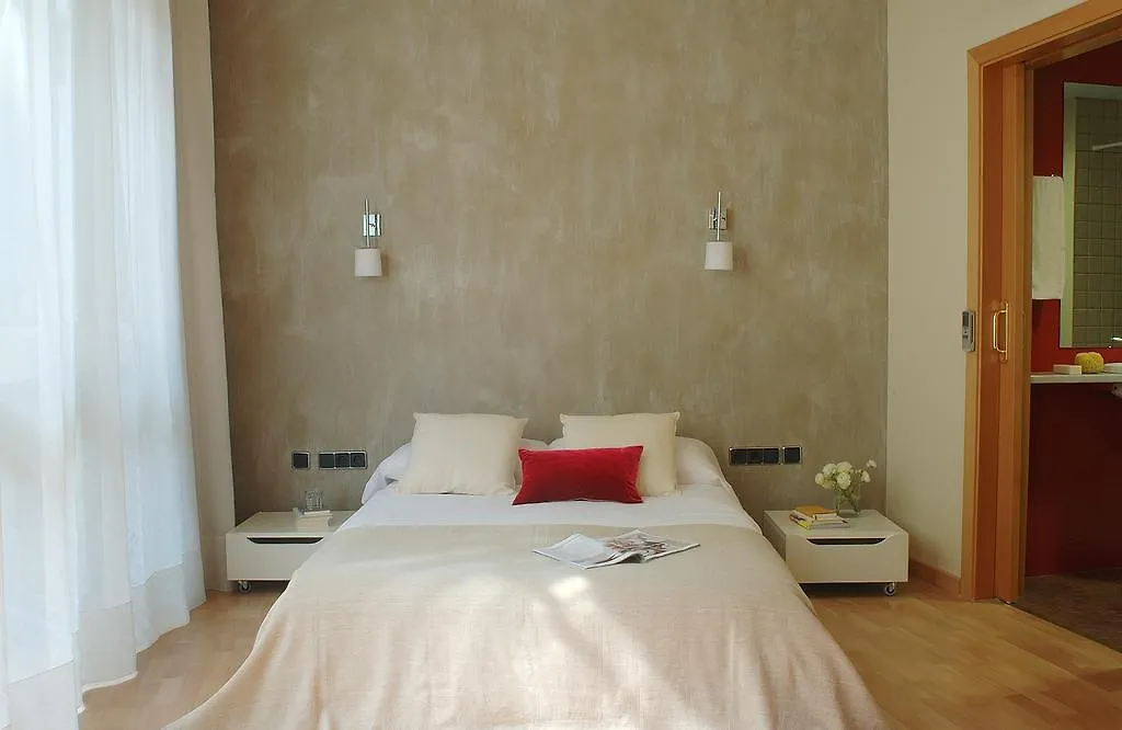 Ainb Born Tiradors Apartments