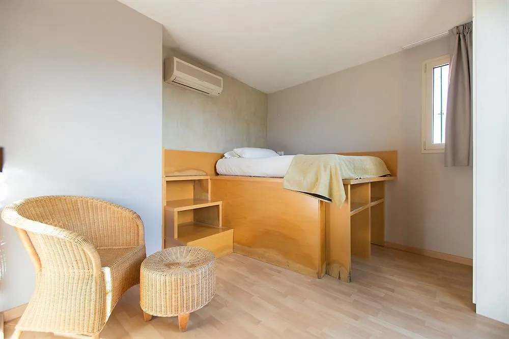 Ainb Born Tiradors Apartments